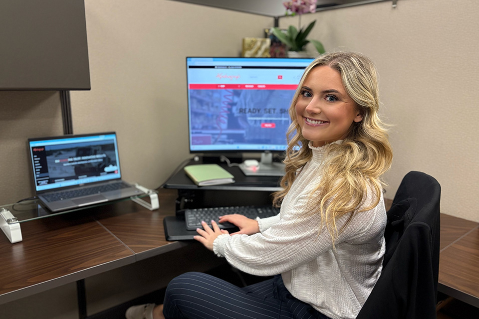 hydraquip employee on a computer