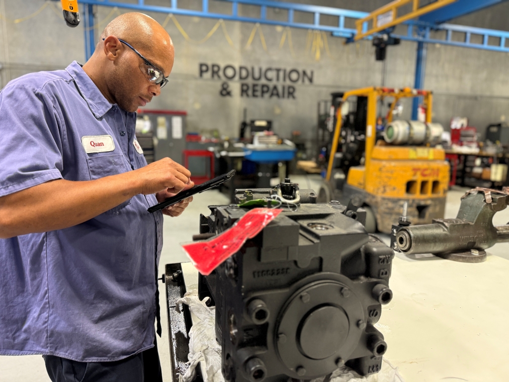 Hydraquip's hydraulic repair team provides dependable, fast service. 